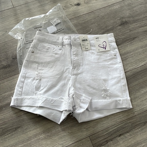 Size small white jean shorts - Picture 2 of 3